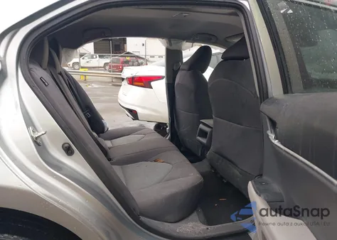 2020 Toyota Camry Le z USA, uszkodzony, nr VIN 4T1C11AK2LU984406